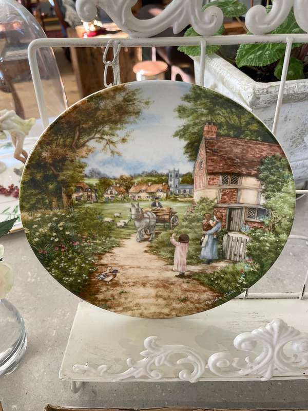 Wedgewood - 1st issue ltd addition plate nr 3514B "The Path to the Green" by Petula Stone.