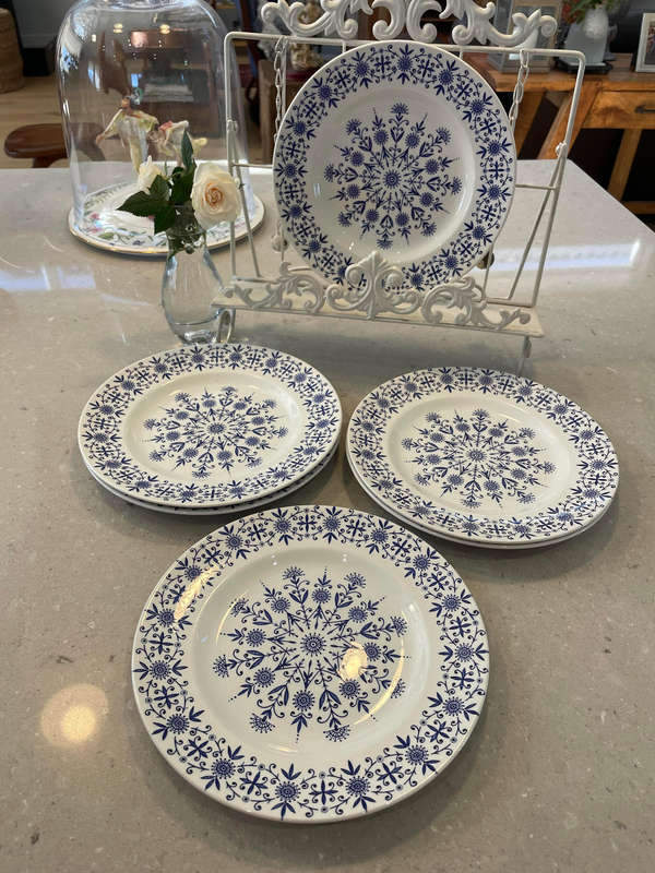 Gorgeous "Vintage" - Valencia Designed by Jessie Tait - Midwinter set of 6 dinner plates.