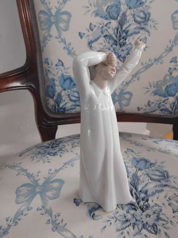 Vintage NAO Lladro "Yawing Girl" Figurine.
