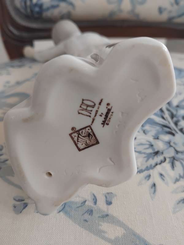 Vintage NAO Lladro "Yawing Girl" Figurine.