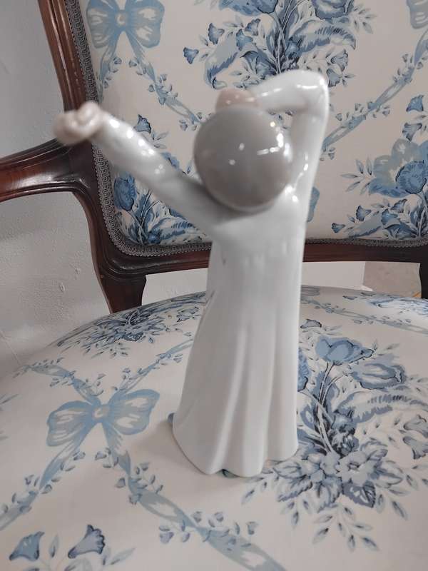 Vintage NAO Lladro "Yawing Girl" Figurine.