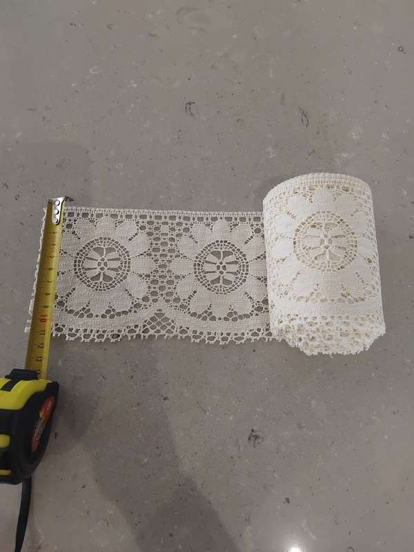 Beautiful vintage Chantilly lace 4meter and 10cm.