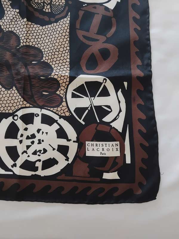 "EXTREMELY RARE" 100% PURE SILK SCARF BY HAUTE COUTURE HOUSE - CHRISTIAN LACROIX Paris!!!!