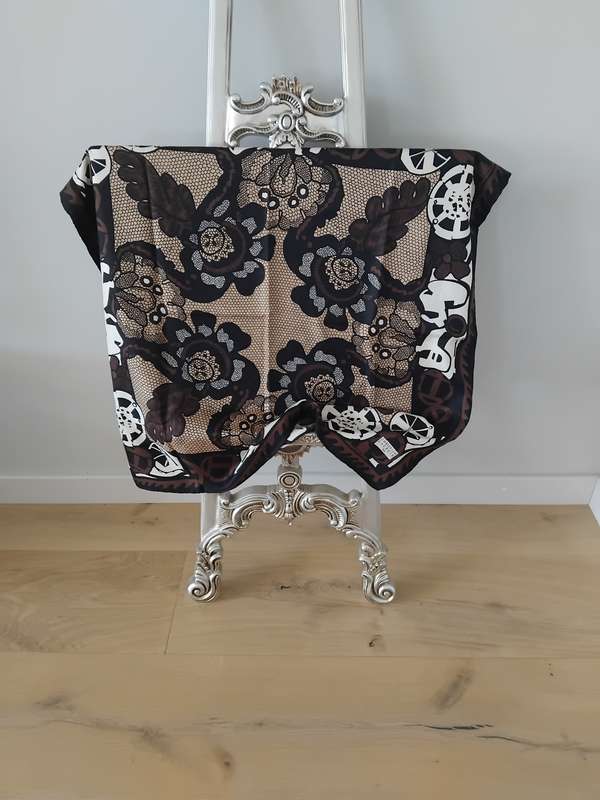 "EXTREMELY RARE" 100% PURE SILK SCARF BY HAUTE COUTURE HOUSE - CHRISTIAN LACROIX Paris!!!!