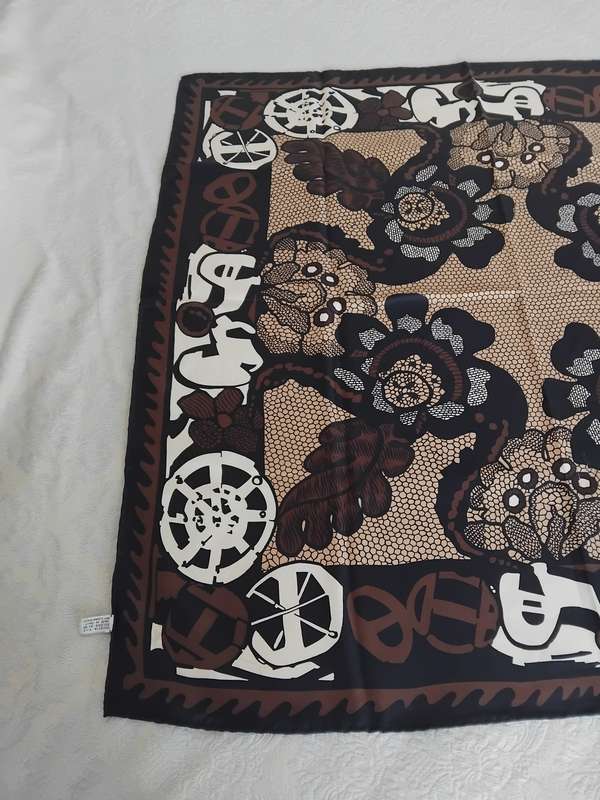 "EXTREMELY RARE" 100% PURE SILK SCARF BY HAUTE COUTURE HOUSE - CHRISTIAN LACROIX Paris!!!!