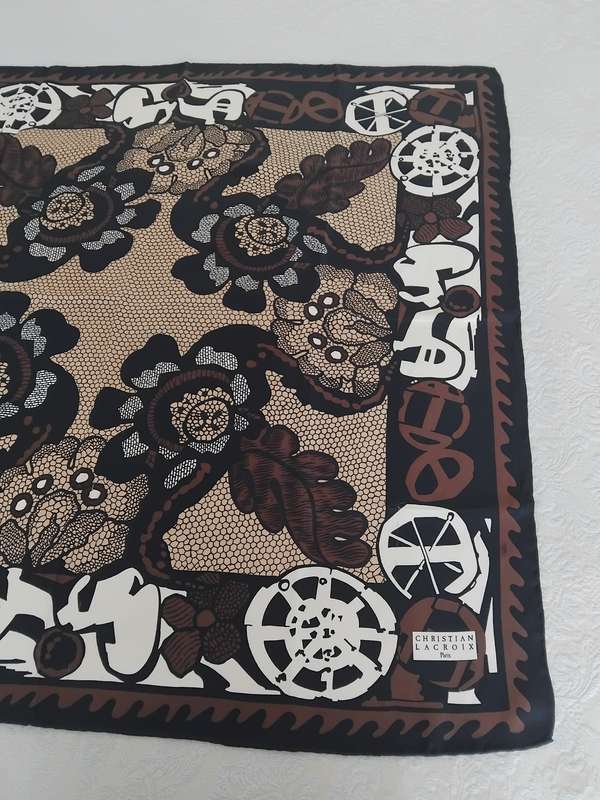 "EXTREMELY RARE" 100% PURE SILK SCARF BY HAUTE COUTURE HOUSE - CHRISTIAN LACROIX Paris!!!!