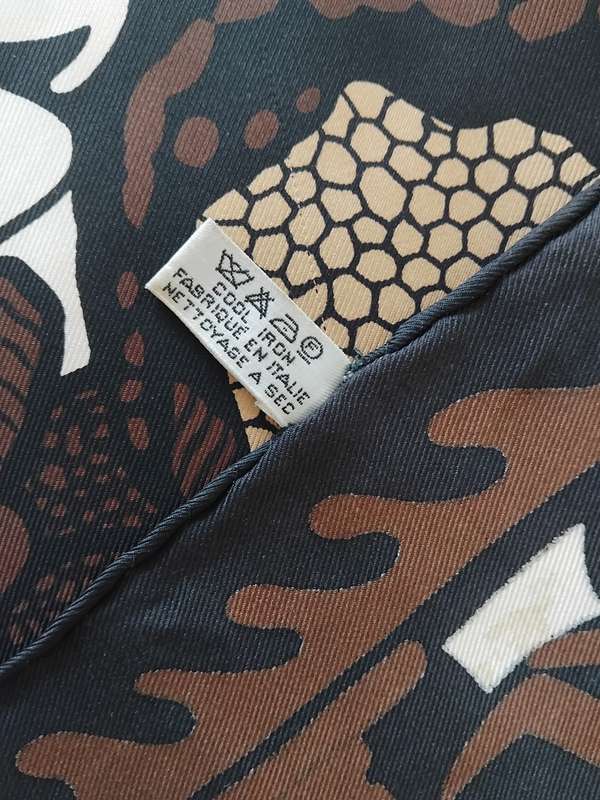 "EXTREMELY RARE" 100% PURE SILK SCARF BY HAUTE COUTURE HOUSE - CHRISTIAN LACROIX Paris!!!!