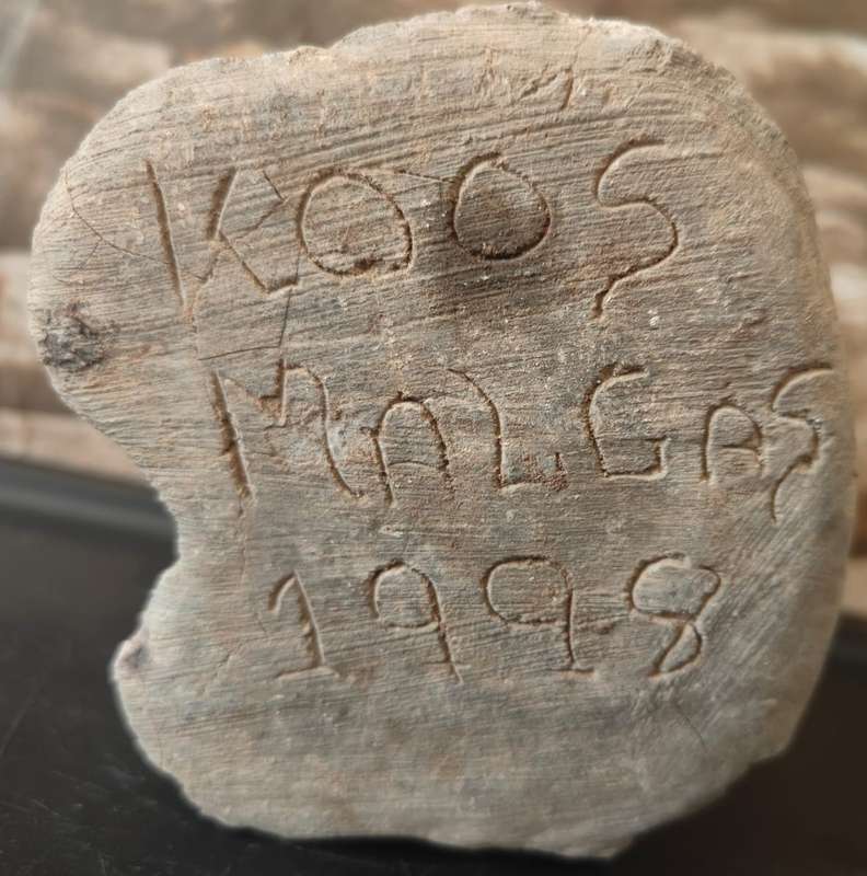 KOOS MALGAS (Owl House, Nieu Bethesda) - Genuine and signed sculpture of an owl!