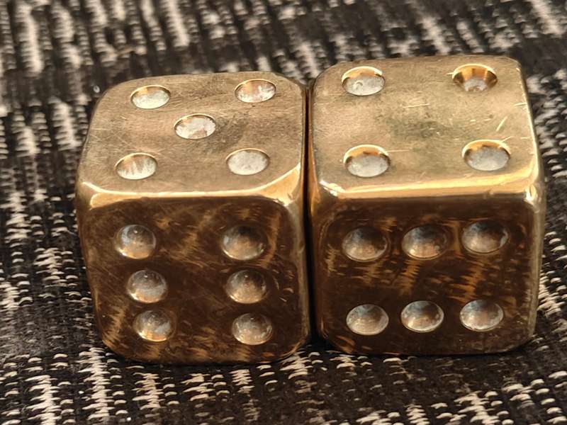 BRASS TINS and other objects (9) - Indian origin. See description.