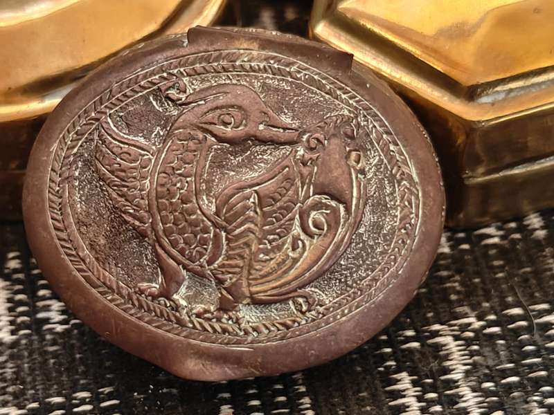 BRASS TINS and other objects (9) - Indian origin. See description.
