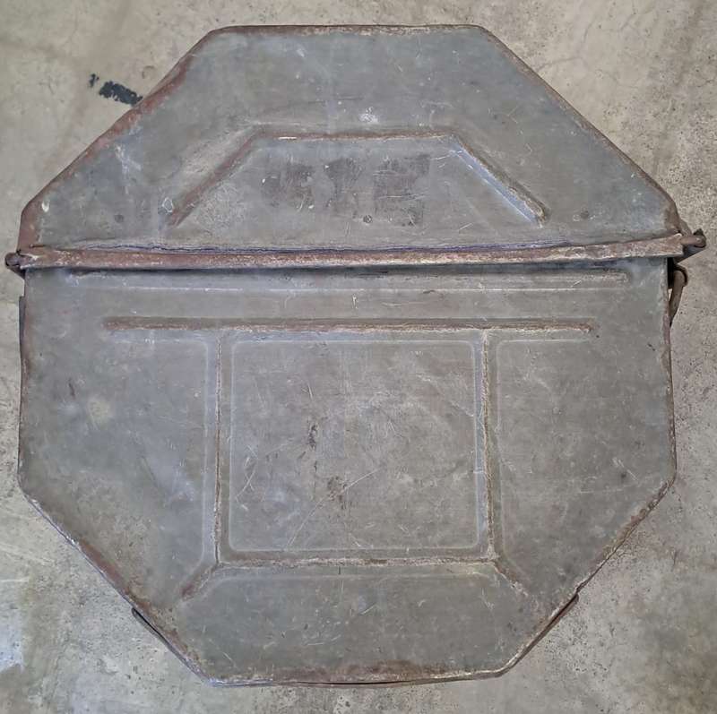 Large metal container for feature film shipment. PLEASE VIEW DESCRIPTION.