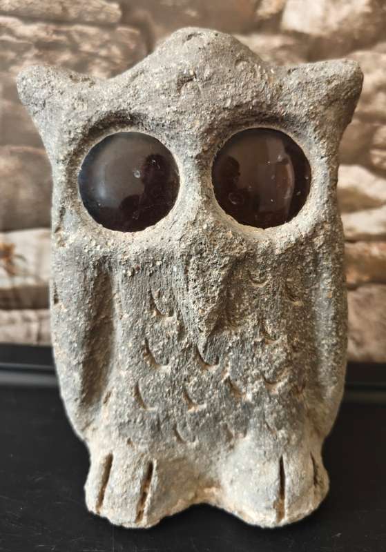 KOOS MALGAS (Owl House, Nieu Bethesda) - Genuine and signed sculpture of an owl!