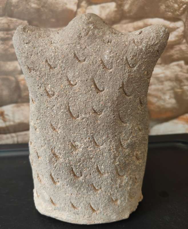 KOOS MALGAS (Owl House, Nieu Bethesda) - Genuine and signed sculpture of an owl!