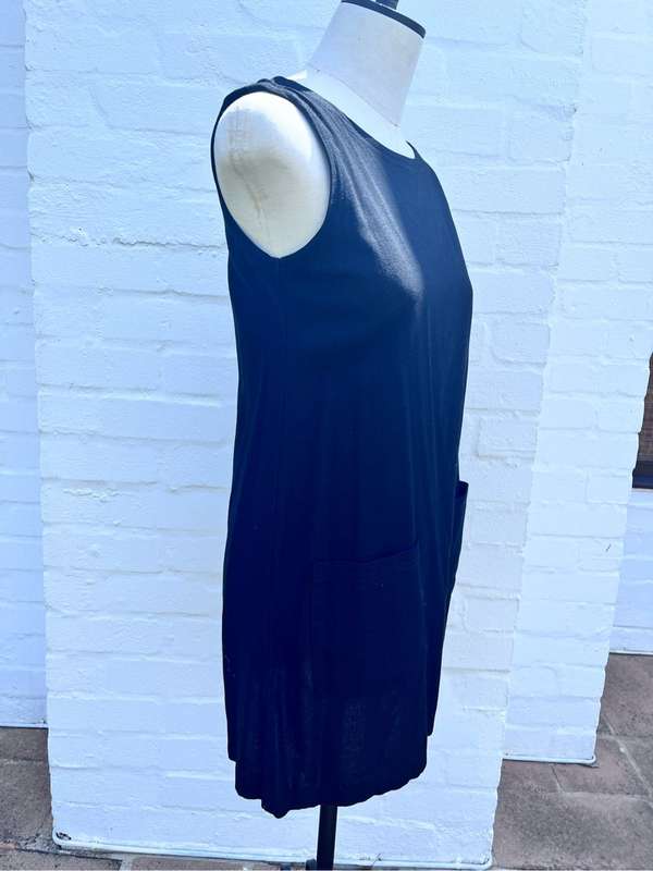 Short black dress with pockets - S