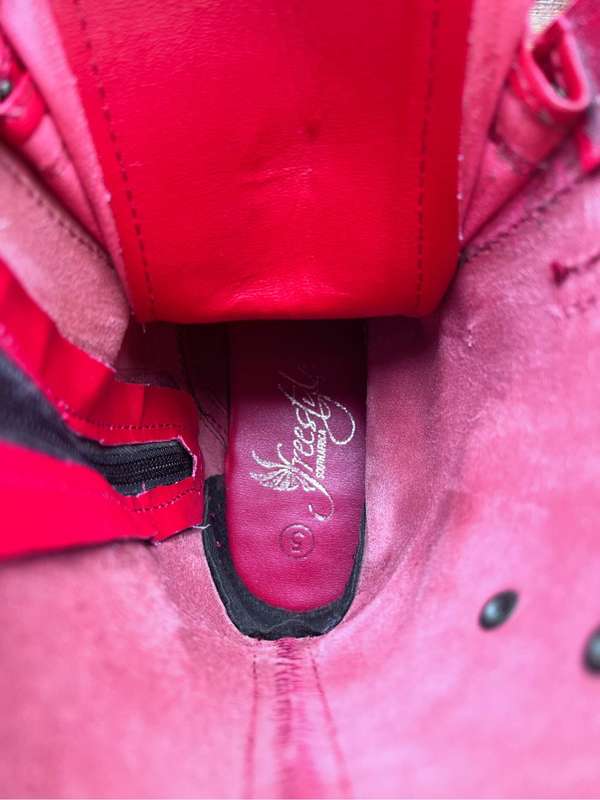 Red 100% leather Freestyle army boots (size 5)