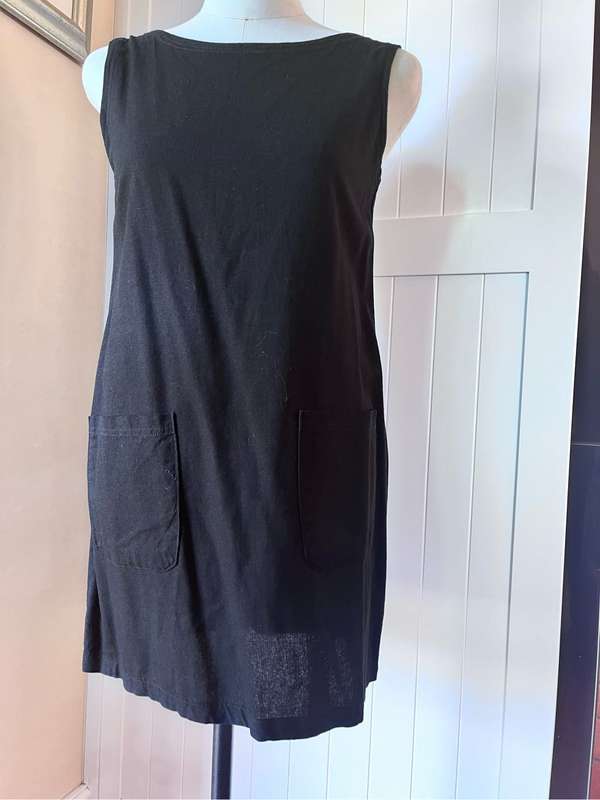 Short black dress with pockets - S