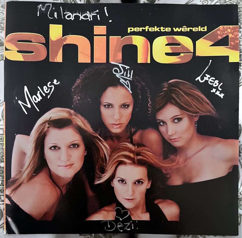 (Autographed) Shine 4 - Perfekte Wêreld SELBCD563