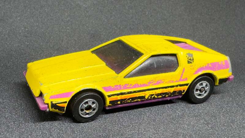 Turismo (Loose) 1983 Hot Wheels (black wall tires)