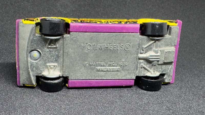 Turismo (Loose) 1983 Hot Wheels (black wall tires)