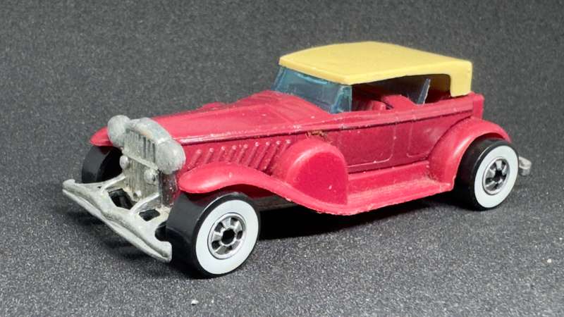 31 Doozie (Loose) - 1983 Hot Wheels Extras Series - Red, w/Red Fenders, Red interior, Blue Tint Wind