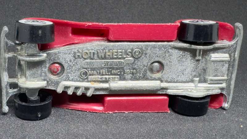 31 Doozie (Loose) - 1983 Hot Wheels Extras Series - Red, w/Red Fenders, Red interior, Blue Tint Wind
