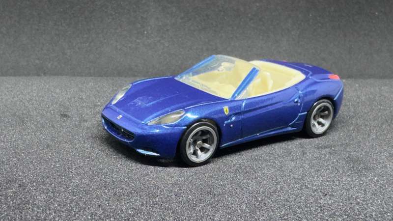 Ferrari California - 010 Hot Wheels Speed Machines