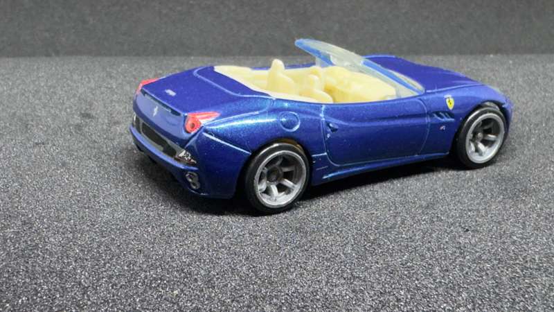 Ferrari California - 010 Hot Wheels Speed Machines