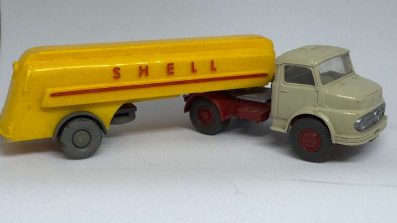 Mercedes -Benz Shell Tanker Truck  (Wiking)