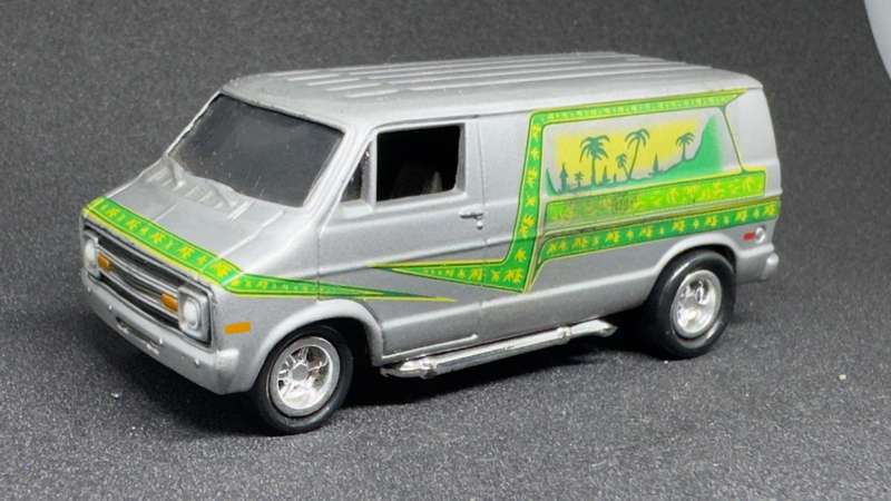 1976 Dodge D-150 Van (Loose)