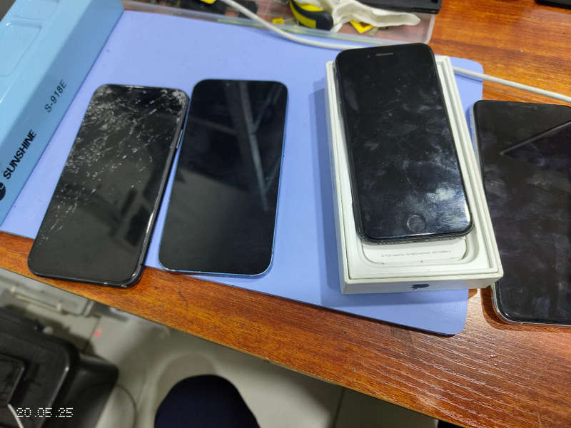 mix salvage iphones as is