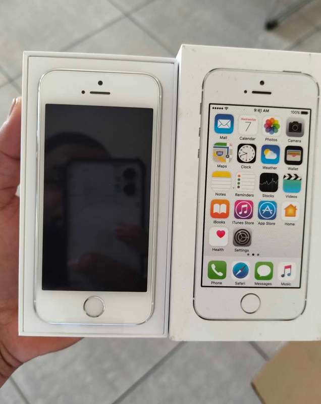 Apple iPhone 5s 16GB Silver Color