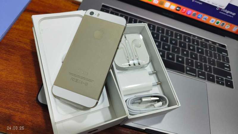 Apple iPhone 5s 64GB Gold colour