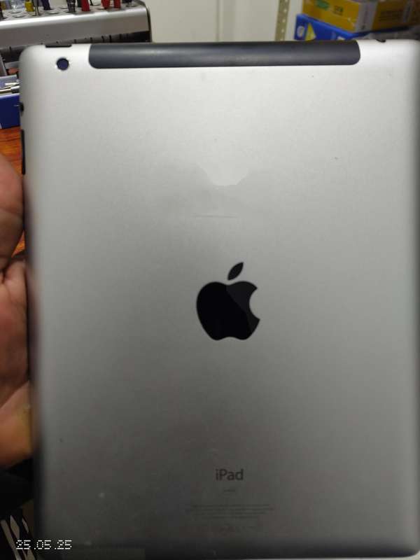 iPad 3  64GB CELL+WIFI white colour
