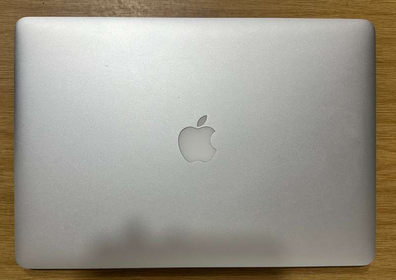 macbook pro 15" 2015  core i7 year model (Pre owned)