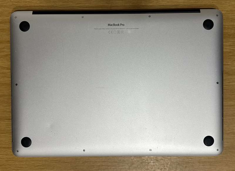 macbook pro 15" 2015  core i7 year model (Pre owned)