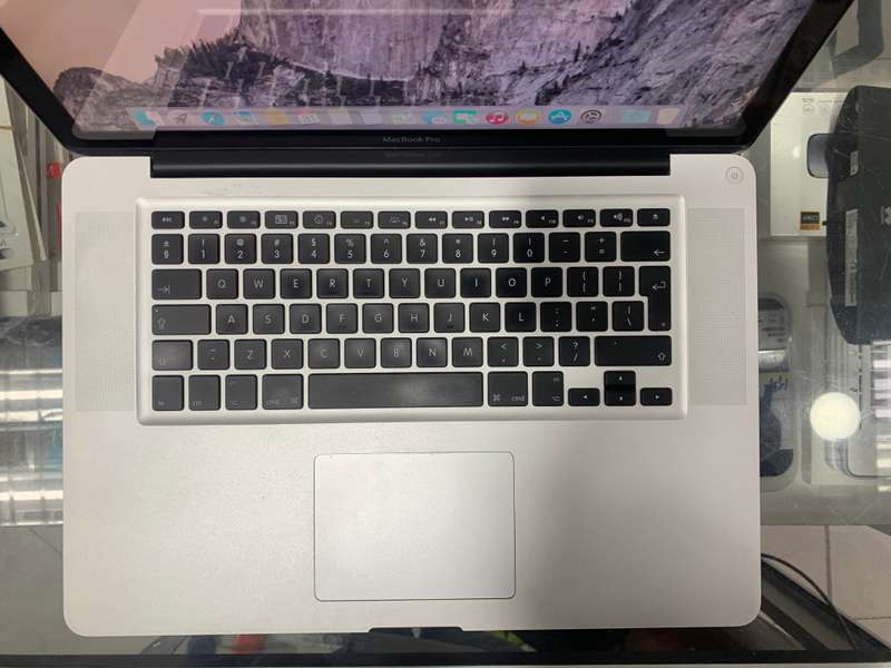 Macbook pro 15"  core i5 , 320GB Hdd, 4GB Ram ,2010 model