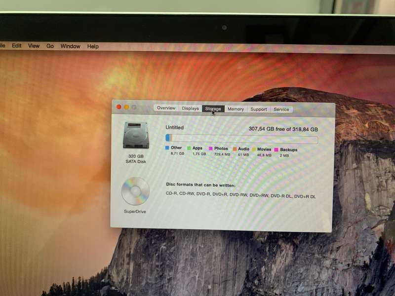 Macbook pro 15"  core i5 , 320GB Hdd, 4GB Ram ,2010 model
