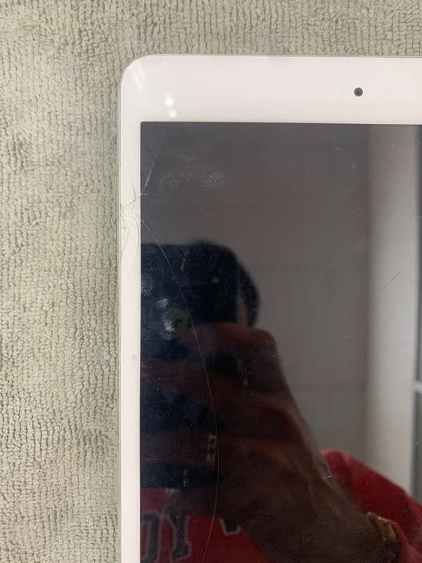 iPad MINI 16GB WIFI ONLY Cracked  TOUCH