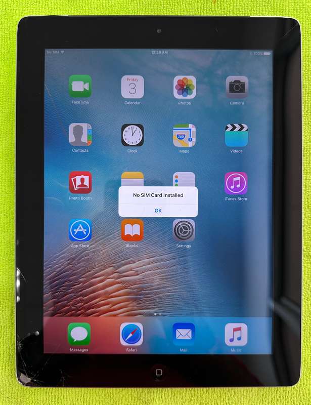 Ipad 3 64GB Wifi + Cellular (Cracked) (pre owned)