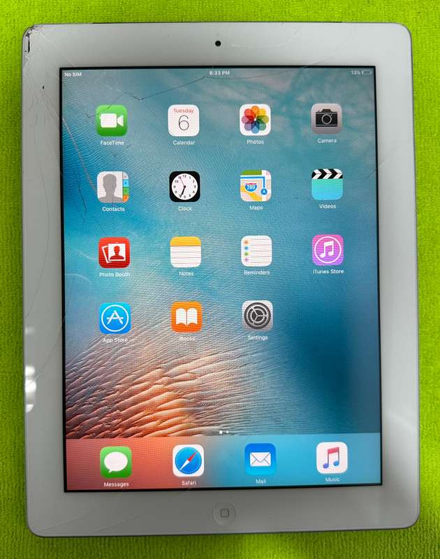 iPad 2 16GB wifi only (Cracked) (Pre Owned)