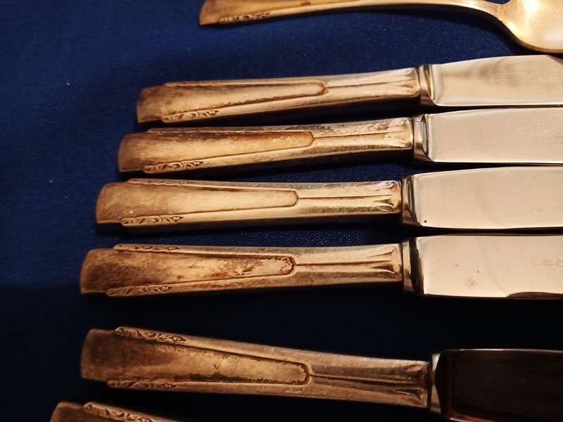 Vintage Silverplate Radad Israel 9 Forks, 9 Knives. 8 Teaspoons