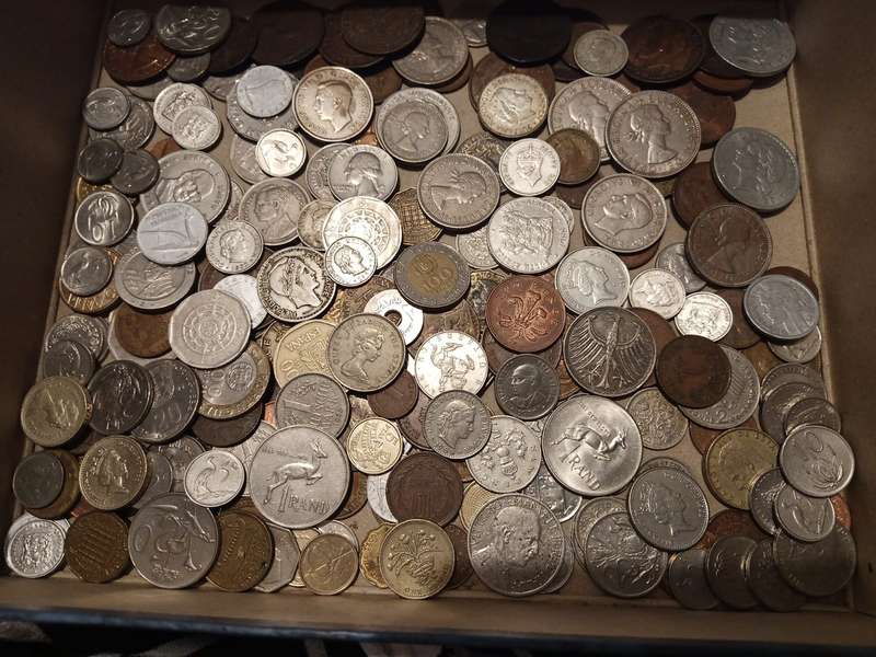 Treasure Coins More than 200 as a lot one bid for all