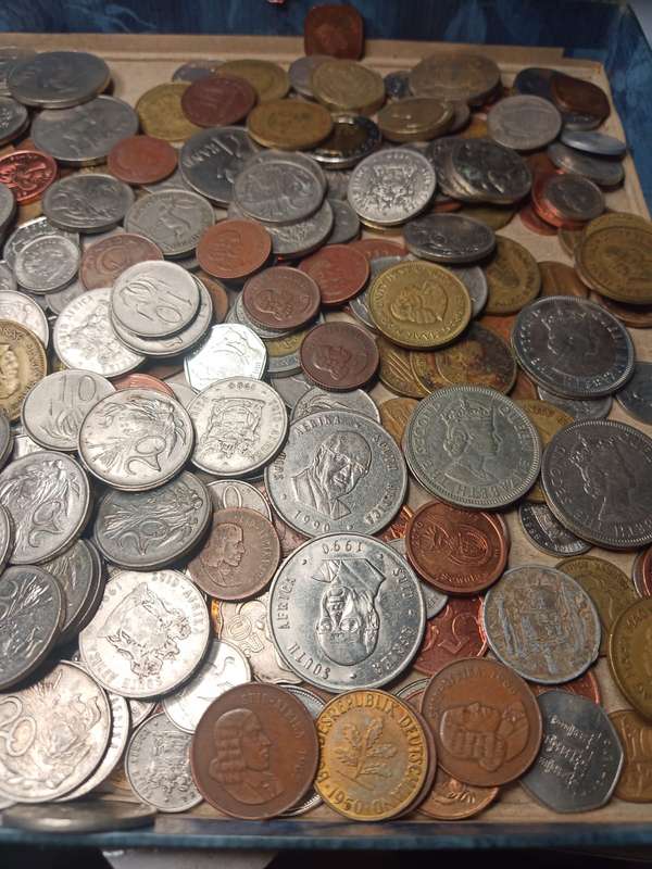 Treasure Coins and well used nots  More than 200 as a lot one bid for all