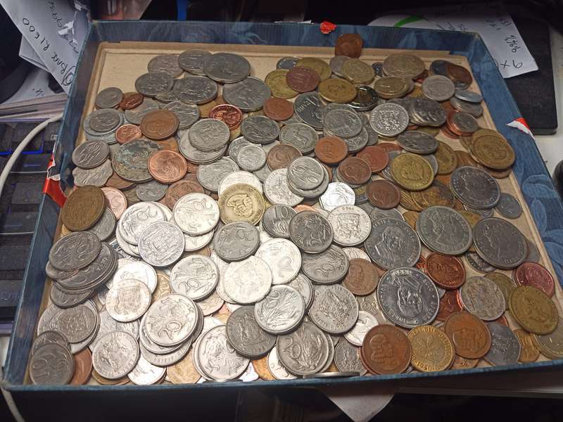 Treasure Coins and well used nots  More than 200 as a lot one bid for all