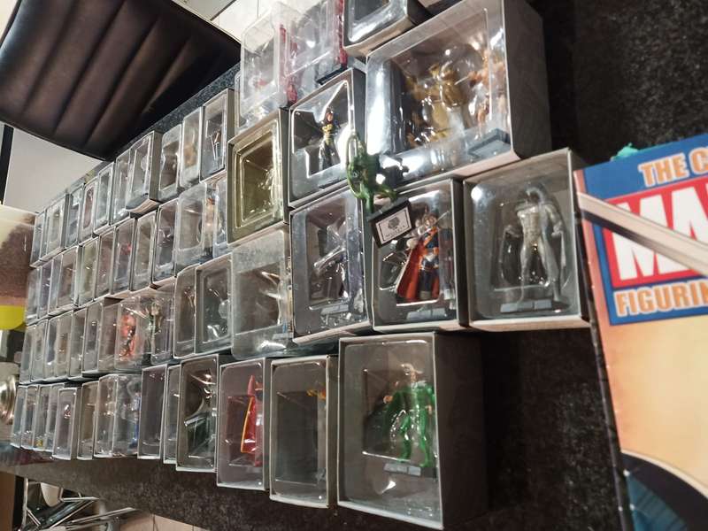 63 Collectors item Classic Marvel books plus Figures collection