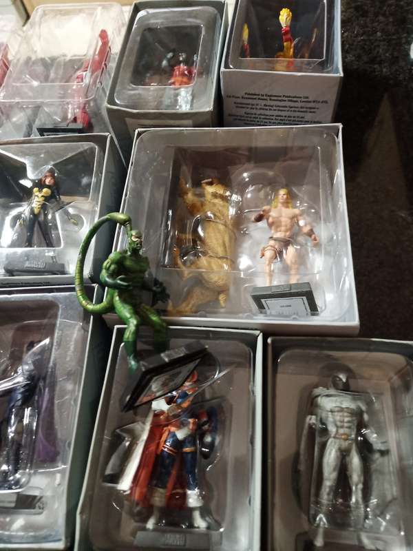 63 Collectors item Classic Marvel books plus Figures collection
