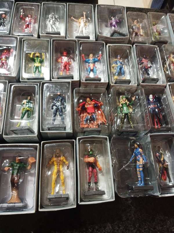 63 Collectors item Classic Marvel books plus Figures collection
