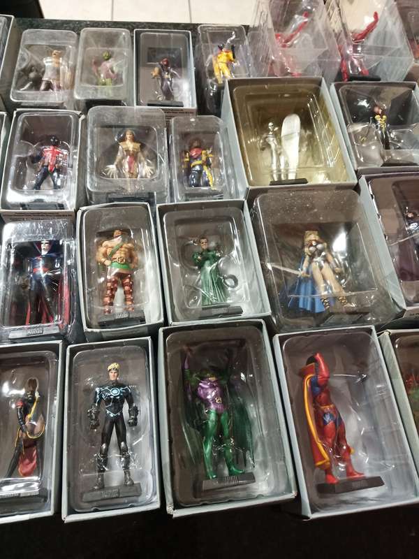 63 Collectors item Classic Marvel books plus Figures collection