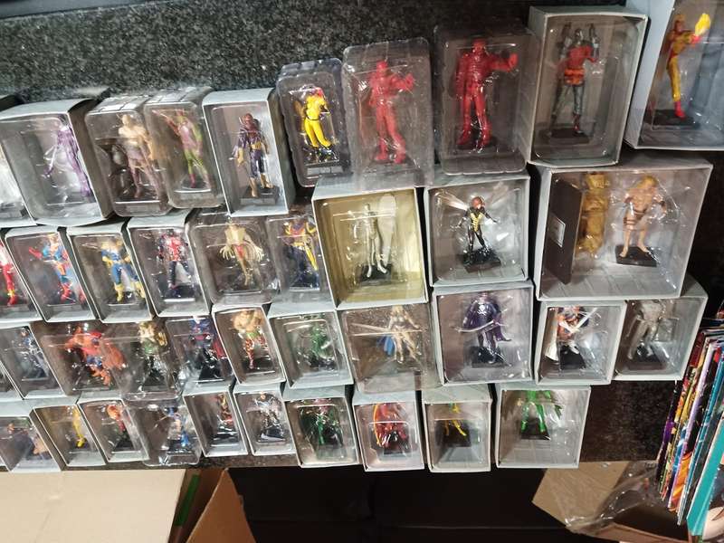 63 Collectors item Classic Marvel books plus Figures collection