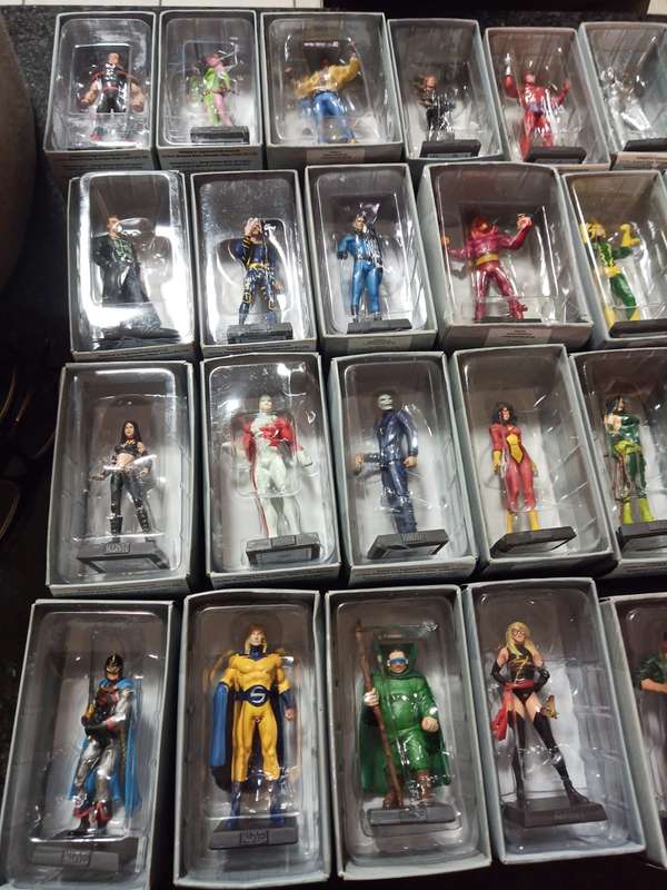 63 Collectors item Classic Marvel books plus Figures collection